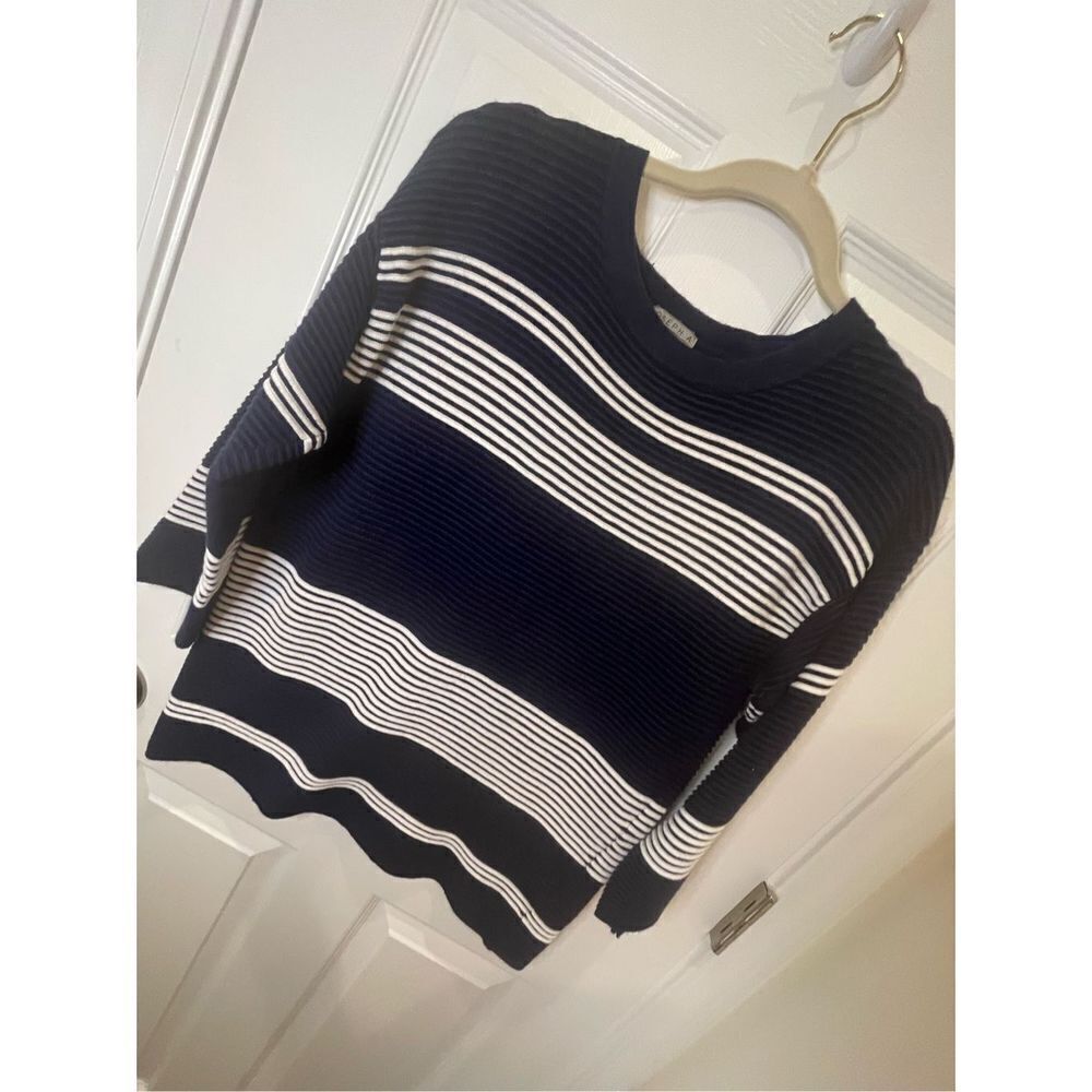 Joseph A women’s medium 3/4 sleeve navy blue white ribbed sweater